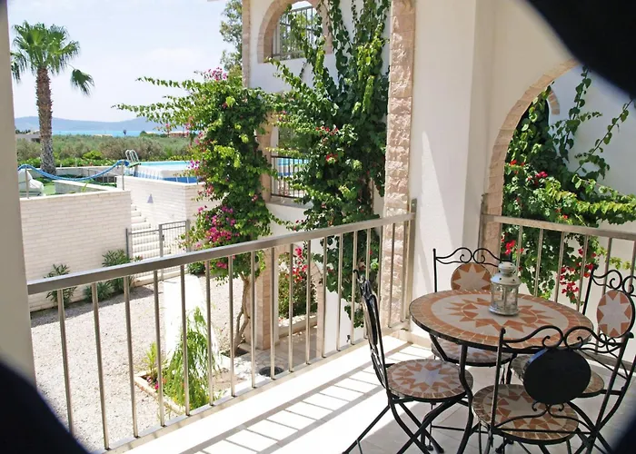 In Ermioni Mit Grill- Terrasse Und Gemeinschaftlichem Pool By Interhome 別荘