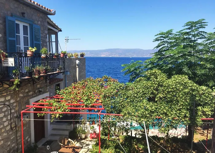 In Ermioni Mit Grill- Terrasse Und Gemeinschaftlichem Pool By Interhome 別荘 *